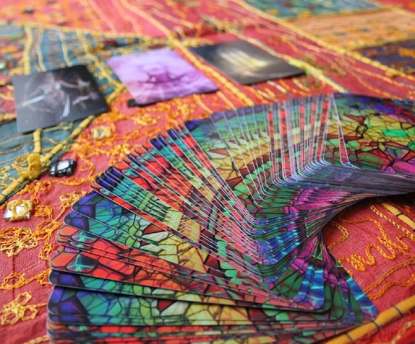 Tarot Workshop lapok szétterítve Juhász Márti 600x500